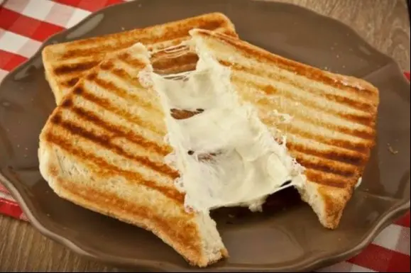 Kaşarlı Tost görseli
